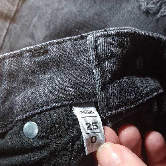 Made and Loved Loft Shorts - Picture 2 of 4